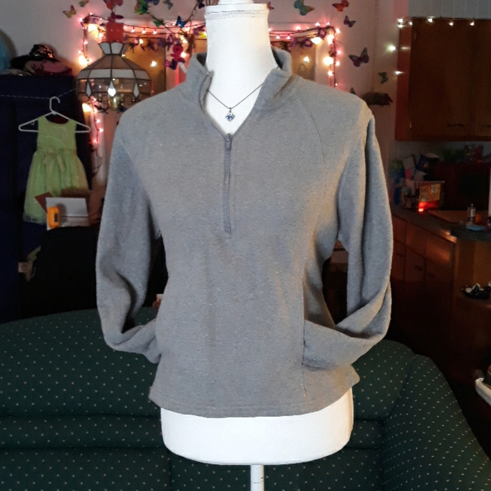 Hanes gray fleece womens sweatshirt w pocket.